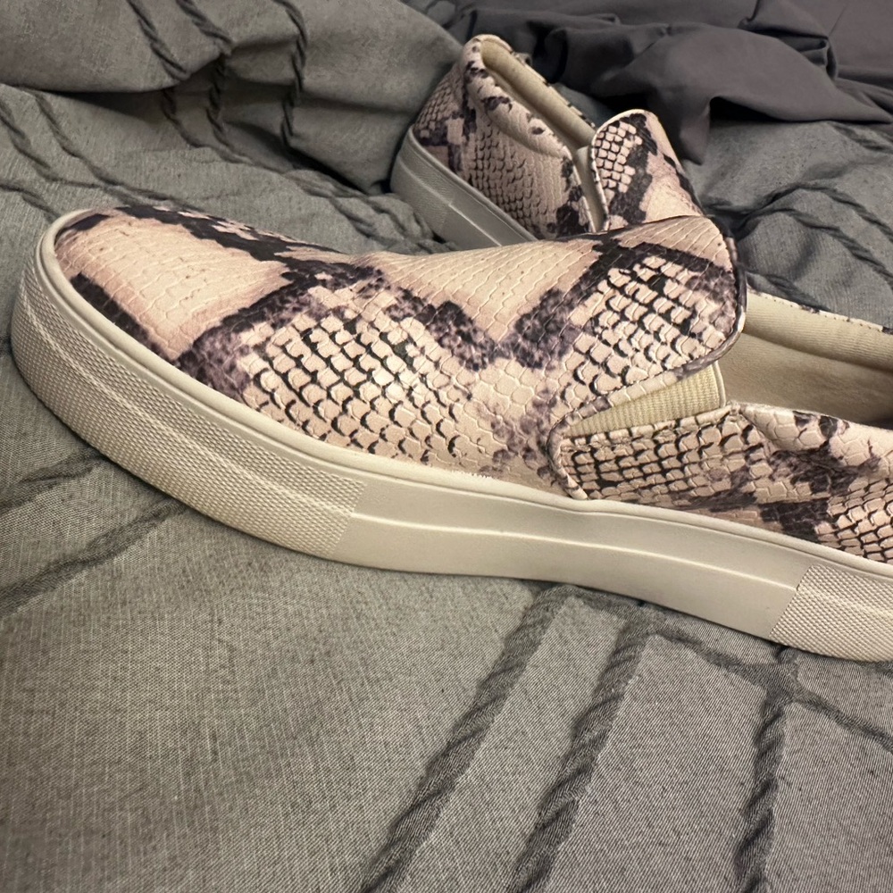 Steve Madden Pink and Black Snake Print Sneakers - Picture 11 of 13